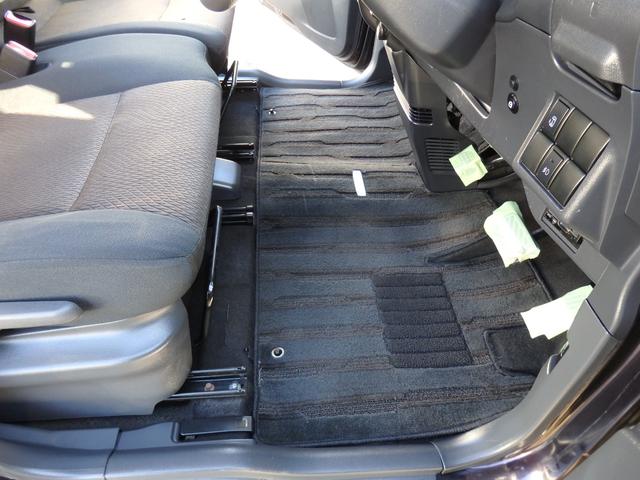 内装仕上げ工程は、掃除機、エコンプレッサーで埃やゴミを除去、シート全席を機械を使い業務用製剤にて隅々まで叩き出し洗浄、フロアマット高圧洗浄、その他細かい所まで徹底的に洗浄し、最後に抗菌コートしてます！