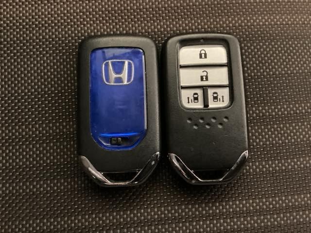 フリードハイブリッド ハイブリッド・Ｇホンダセンシング　いまコレ＋新品・フロアカーペットマット付　光触媒抗菌消臭施工済　軽減ブレーキ　キーフリーシステム　ＤＶＤ再生可能　ＥＣＯＮ　後カメラ　Ａクルーズ　地デジフルセグＴＶ　ＬＥＤヘッドランプ　横滑防止（16枚目）