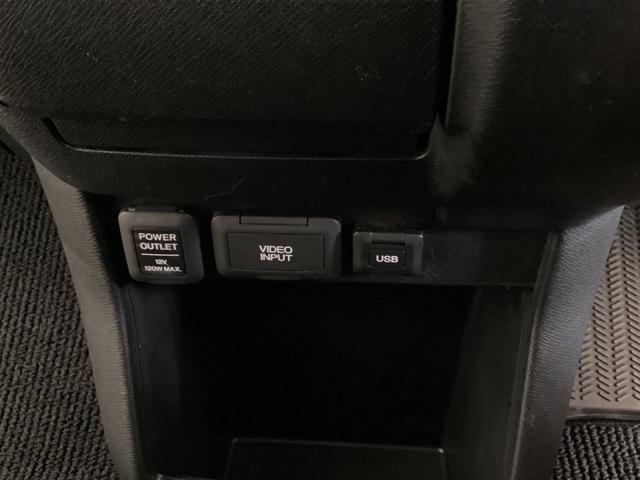 ステップワゴンスパーダ ＺＨＤＤナビエディション　光触媒抗菌消臭施工済　ナビ　ＭＴモード　ＥＴＣ　エアコン　キーレス　フルタイム４ＷＤ　３列シ－ト　インテリキー　助手席エアバック　運転席エアバック　盗難防止システム　ＡＢＳ　地デジＴＶ　ＤＶＤ再生（16枚目）