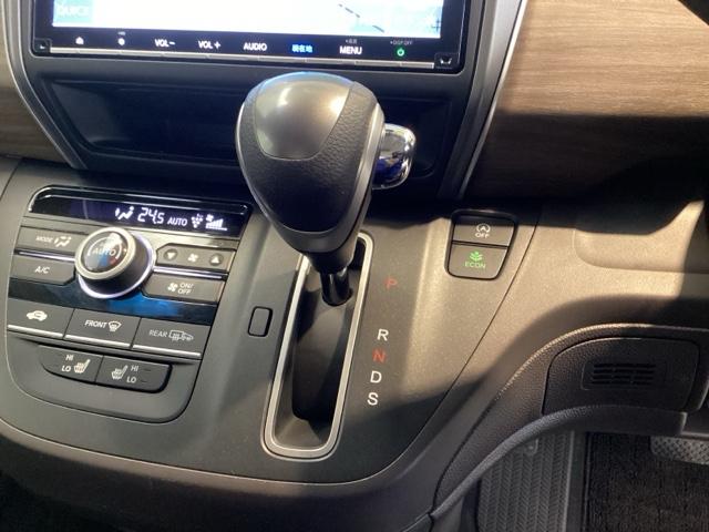 フリード G・ホンダセンシング 光触媒抗菌消臭施工済 ドラレコ ナビ リア席モニター シートヒーター ETC フルタイム4WD スマートキー&プッシュスタート 横滑り防止 地デジ ドライブレコーダー イモビライザー Aストップ(9枚目)