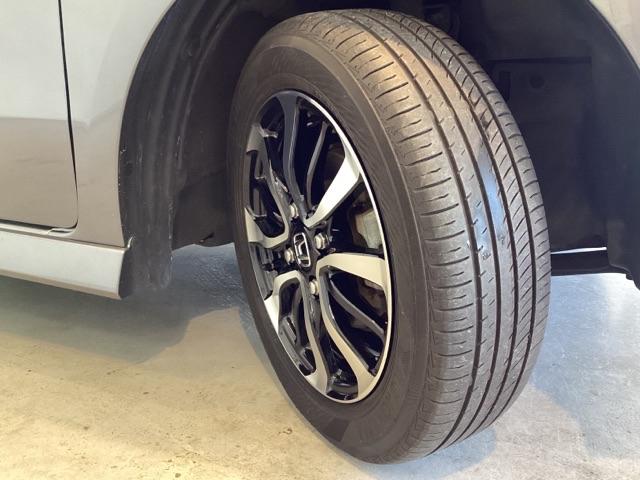 Ｎ－ＢＯＸカスタム Ｇ・Ｌホンダセンシング　いまコレ＋新品・ディスプレイ・オーディオ付　光触媒抗菌消臭施工済　エアコン　衝突被害軽減装置　シ－トヒ－タ－　ＶＳＡ　パワーウィンドウ　エアバック　Ｗ電動スライド　ベンチシート　４ＷＤ車　キーフリー（24枚目）