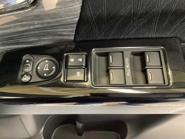 オデッセイ アブソルート・ＥＸ　光触媒抗菌消臭施工済　エンジンスターター　ナビ　オットマン　ＥＴＣ　ＭＴモード　バックモニター　ＷＡＣ　スマ－トキ－　セキュリティーアラーム　３列シート　ＤＶＤ再生　オートクルーズコントロール　ＡＢＳ（20枚目）