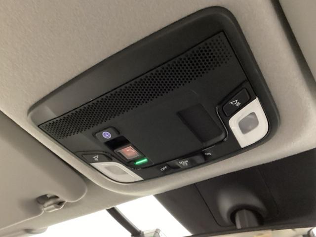 フィット e:HEVホームブラックスタイル 中古スタッドレスタイヤ、純正メモリーナビ、ドライブレコーダー前後装着+ETC付 当社デモカー Bカメラ DVD再生 ドラレコ アイドリングストップ オートクルーズコントロール LEDヘッドランプ(8枚目)