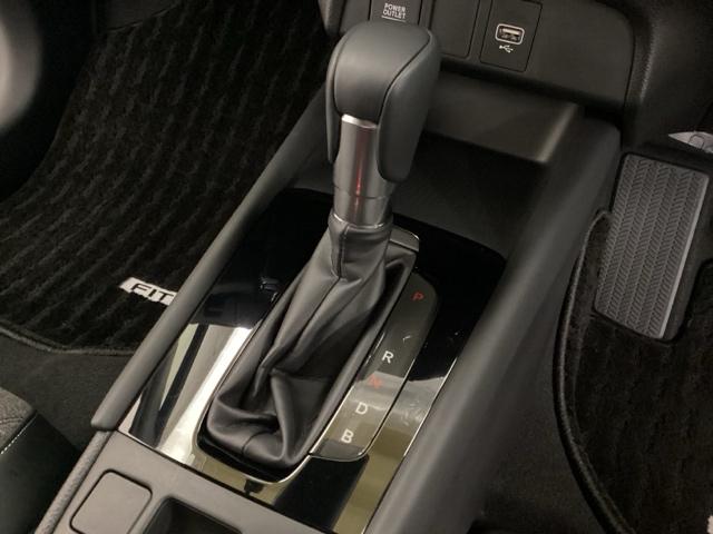 フィット e:HEVホームブラックスタイル 中古スタッドレスタイヤ、純正メモリーナビ、ドライブレコーダー前後装着+ETC付 当社デモカー Bカメラ DVD再生 ドラレコ アイドリングストップ オートクルーズコントロール LEDヘッドランプ(11枚目)