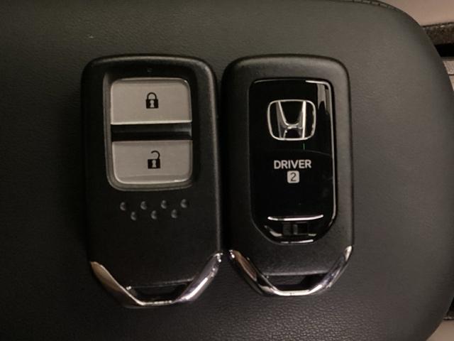 フィット e:HEVホームブラックスタイル 中古スタッドレスタイヤ、純正メモリーナビ、ドライブレコーダー前後装着+ETC付 当社デモカー Bカメラ DVD再生 ドラレコ アイドリングストップ オートクルーズコントロール LEDヘッドランプ(17枚目)