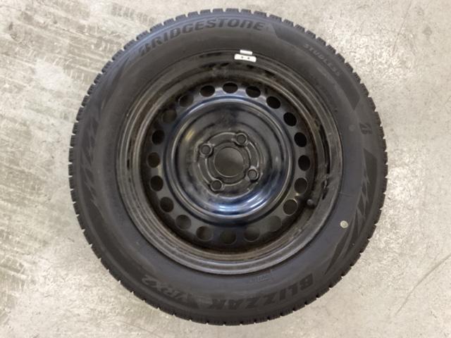 フィット ｅ：ＨＥＶホーム　中古スタッドレスタイヤ、純正メモリーナビ、ドライブレコーダー前後装着＋ＥＴＣ付　当社デモカー　リヤカメラ　ＤＶＤ再生可能　ＶＳＡ　サイドカーテンエアバック　前後ソナー　スマートキ　ＥＣＯＮモード（3枚目）