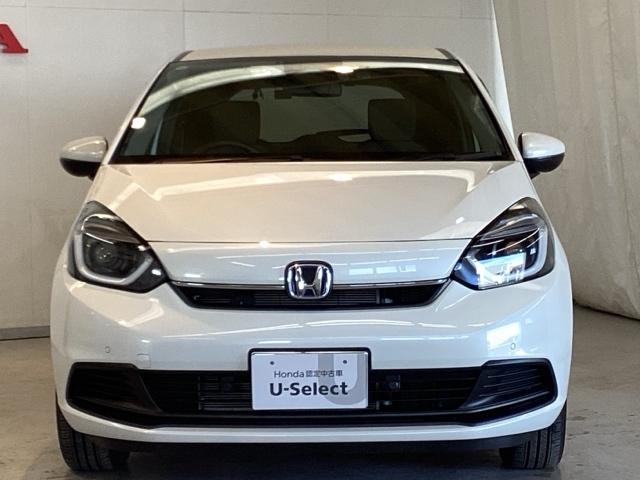 フィット ｅ：ＨＥＶホーム　中古スタッドレスタイヤ、純正メモリーナビ、ドライブレコーダー前後装着＋ＥＴＣ付　当社デモカー　リヤカメラ　ＤＶＤ再生可能　ＶＳＡ　サイドカーテンエアバック　前後ソナー　スマートキ　ＥＣＯＮモード（4枚目）