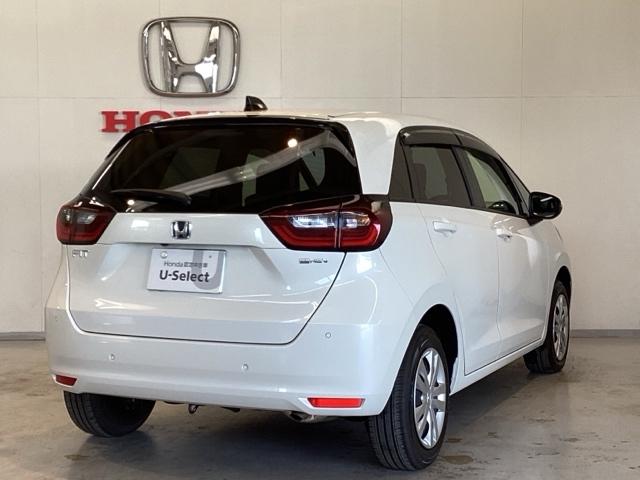 フィット ｅ：ＨＥＶホーム　中古スタッドレスタイヤ、純正メモリーナビ、ドライブレコーダー前後装着＋ＥＴＣ付　当社デモカー　リヤカメラ　ＤＶＤ再生可能　ＶＳＡ　サイドカーテンエアバック　前後ソナー　スマートキ　ＥＣＯＮモード（5枚目）