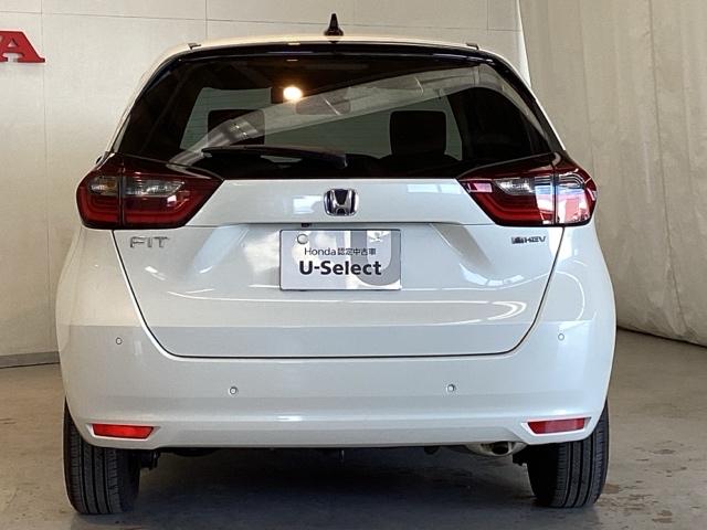 フィット ｅ：ＨＥＶホーム　中古スタッドレスタイヤ、純正メモリーナビ、ドライブレコーダー前後装着＋ＥＴＣ付　当社デモカー　リヤカメラ　ＤＶＤ再生可能　ＶＳＡ　サイドカーテンエアバック　前後ソナー　スマートキ　ＥＣＯＮモード（6枚目）