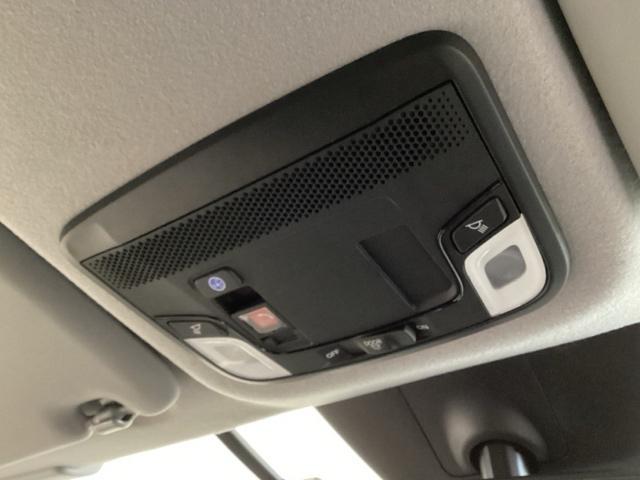 フィット ｅ：ＨＥＶホーム　中古スタッドレスタイヤ、純正メモリーナビ、ドライブレコーダー前後装着＋ＥＴＣ付　当社デモカー　リヤカメラ　ＤＶＤ再生可能　ＶＳＡ　サイドカーテンエアバック　前後ソナー　スマートキ　ＥＣＯＮモード（8枚目）