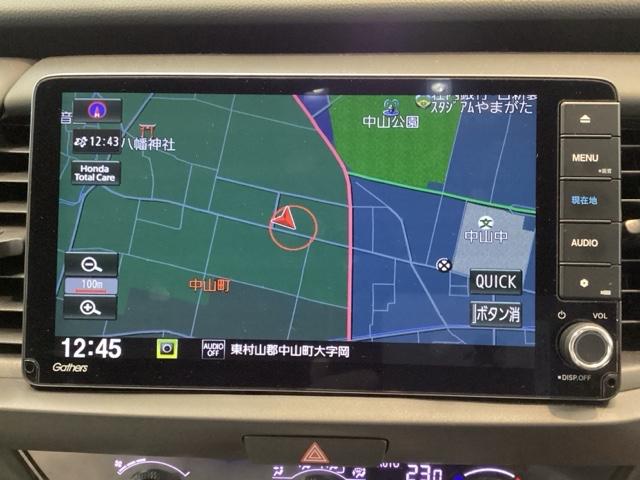 フィット ｅ：ＨＥＶホーム　中古スタッドレスタイヤ、純正メモリーナビ、ドライブレコーダー前後装着＋ＥＴＣ付　当社デモカー　リヤカメラ　ＤＶＤ再生可能　ＶＳＡ　サイドカーテンエアバック　前後ソナー　スマートキ　ＥＣＯＮモード（9枚目）