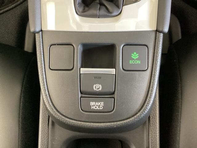 フィット ｅ：ＨＥＶホーム　中古スタッドレスタイヤ、純正メモリーナビ、ドライブレコーダー前後装着＋ＥＴＣ付　当社デモカー　リヤカメラ　ＤＶＤ再生可能　ＶＳＡ　サイドカーテンエアバック　前後ソナー　スマートキ　ＥＣＯＮモード（12枚目）