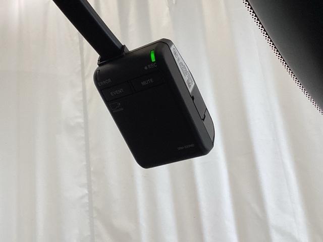 フィット ｅ：ＨＥＶホーム　中古スタッドレスタイヤ、純正メモリーナビ、ドライブレコーダー前後装着＋ＥＴＣ付　当社デモカー　リヤカメラ　ＤＶＤ再生可能　ＶＳＡ　サイドカーテンエアバック　前後ソナー　スマートキ　ＥＣＯＮモード（20枚目）