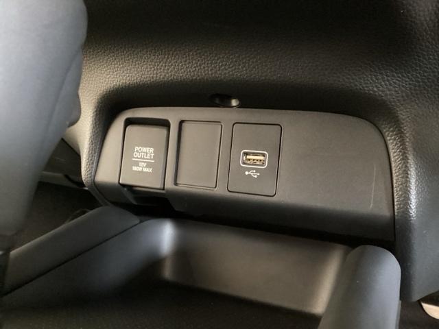 フィット ｅ：ＨＥＶホーム　中古スタッドレスタイヤ、純正メモリーナビ、ドライブレコーダー前後装着＋ＥＴＣ付　当社デモカー　リヤカメラ　ＤＶＤ再生可能　ＶＳＡ　サイドカーテンエアバック　前後ソナー　スマートキ　ＥＣＯＮモード（22枚目）