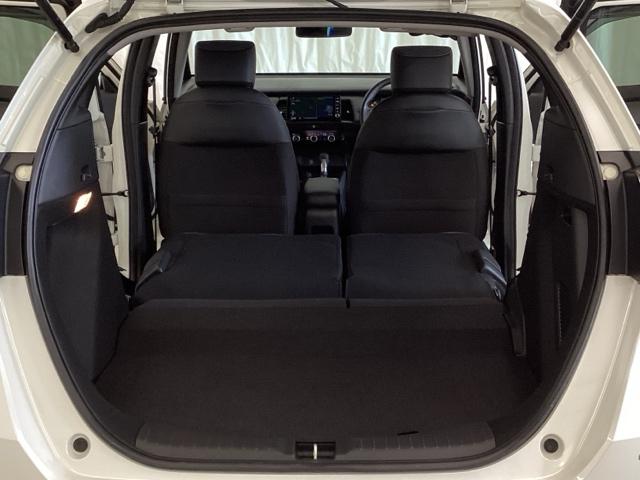 フィット ｅ：ＨＥＶホーム　中古スタッドレスタイヤ、純正メモリーナビ、ドライブレコーダー前後装着＋ＥＴＣ付　当社デモカー　リヤカメラ　ＤＶＤ再生可能　ＶＳＡ　サイドカーテンエアバック　前後ソナー　スマートキ　ＥＣＯＮモード（28枚目）