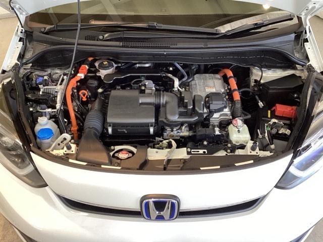 フィット ｅ：ＨＥＶホーム　中古スタッドレスタイヤ、純正メモリーナビ、ドライブレコーダー前後装着＋ＥＴＣ付　当社デモカー　リヤカメラ　ＤＶＤ再生可能　ＶＳＡ　サイドカーテンエアバック　前後ソナー　スマートキ　ＥＣＯＮモード（29枚目）