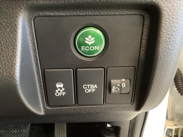 ヴェゼル Ｇ　光触媒抗菌消臭施工済　ナビ　ＥＴＣ　地デジ　横滑り防止機能　スマートキー　イモビ　アイドリングストップ機能　ＡＢＳ　キーレス　ＤＶＤ再生　パワーウィンドウ　オートエアコン　パワーステアリング（12枚目）