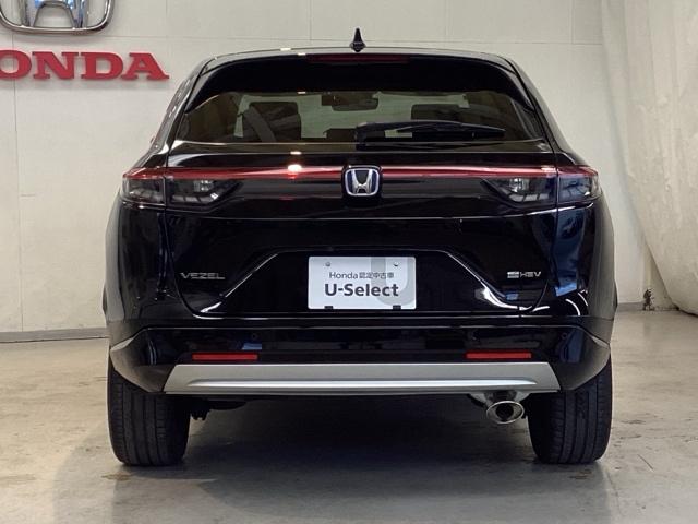 ヴェゼル ｅ：ＨＥＶＺ　ドライブレコーダー前後装備車　光触媒抗菌消臭施工済　ナビ　シートヒーター　ＥＴＣ　衝突回避支援ブレーキ機能　スマキ　Ｐトランク　フルオートエアコン　Ｄレコ　エアバッグ　両席エアバック　Ｒカメ　ソナー（4枚目）