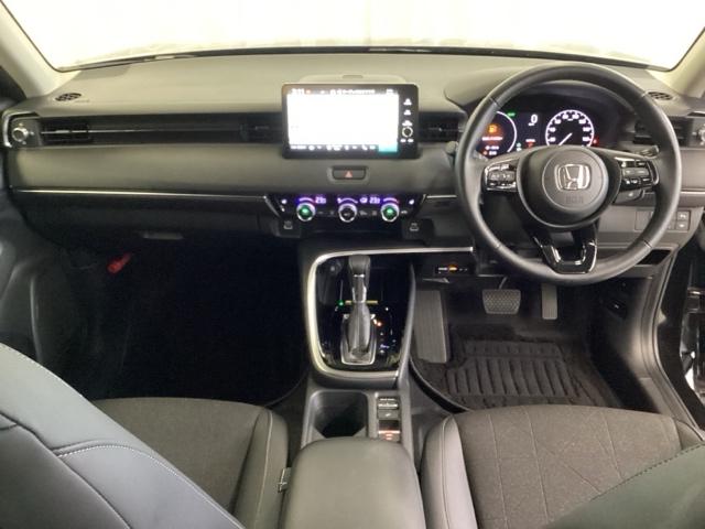 ヴェゼル ｅ：ＨＥＶＺ　ドライブレコーダー前後装備車　光触媒抗菌消臭施工済　ナビ　シートヒーター　ＥＴＣ　衝突回避支援ブレーキ機能　スマキ　Ｐトランク　フルオートエアコン　Ｄレコ　エアバッグ　両席エアバック　Ｒカメ　ソナー（5枚目）