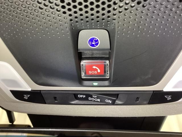 ヴェゼル ｅ：ＨＥＶＺ　ドライブレコーダー前後装備車　光触媒抗菌消臭施工済　ナビ　シートヒーター　ＥＴＣ　衝突回避支援ブレーキ機能　スマキ　Ｐトランク　フルオートエアコン　Ｄレコ　エアバッグ　両席エアバック　Ｒカメ　ソナー（6枚目）