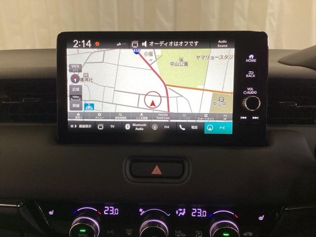ヴェゼル ｅ：ＨＥＶＺ　ドライブレコーダー前後装備車　光触媒抗菌消臭施工済　ナビ　シートヒーター　ＥＴＣ　衝突回避支援ブレーキ機能　スマキ　Ｐトランク　フルオートエアコン　Ｄレコ　エアバッグ　両席エアバック　Ｒカメ　ソナー（7枚目）