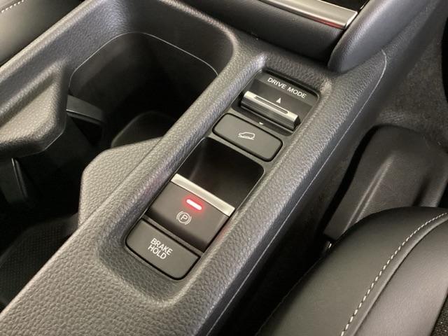 ヴェゼル ｅ：ＨＥＶＺ　ドライブレコーダー前後装備車　光触媒抗菌消臭施工済　ナビ　シートヒーター　ＥＴＣ　衝突回避支援ブレーキ機能　スマキ　Ｐトランク　フルオートエアコン　Ｄレコ　エアバッグ　両席エアバック　Ｒカメ　ソナー（10枚目）