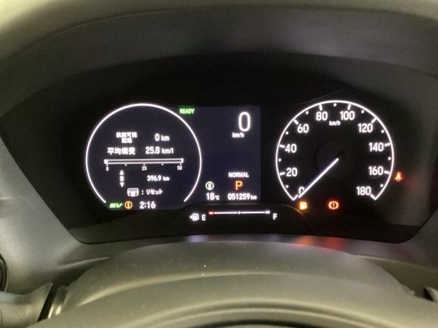 ヴェゼル ｅ：ＨＥＶＺ　ドライブレコーダー前後装備車　光触媒抗菌消臭施工済　ナビ　シートヒーター　ＥＴＣ　衝突回避支援ブレーキ機能　スマキ　Ｐトランク　フルオートエアコン　Ｄレコ　エアバッグ　両席エアバック　Ｒカメ　ソナー（12枚目）