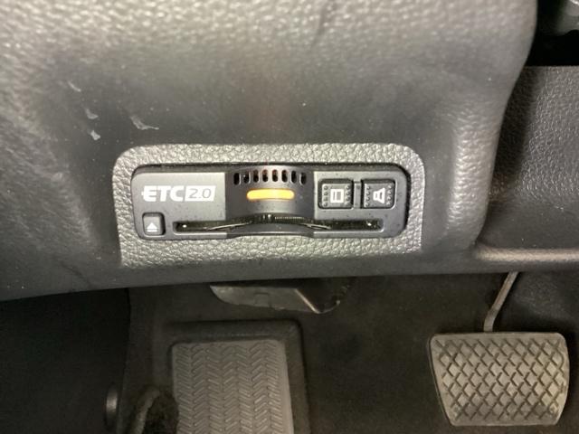 ヴェゼル ｅ：ＨＥＶＺ　ドライブレコーダー前後装備車　光触媒抗菌消臭施工済　ナビ　シートヒーター　ＥＴＣ　衝突回避支援ブレーキ機能　スマキ　Ｐトランク　フルオートエアコン　Ｄレコ　エアバッグ　両席エアバック　Ｒカメ　ソナー（17枚目）