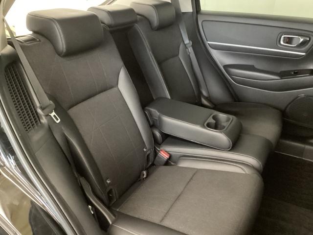 ヴェゼル ｅ：ＨＥＶＺ　ドライブレコーダー前後装備車　光触媒抗菌消臭施工済　ナビ　シートヒーター　ＥＴＣ　衝突回避支援ブレーキ機能　スマキ　Ｐトランク　フルオートエアコン　Ｄレコ　エアバッグ　両席エアバック　Ｒカメ　ソナー（22枚目）