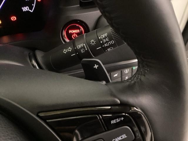 ヴェゼル ｅ：ＨＥＶＺ　光触媒抗菌消臭施工済　ドラレコ前後　障害物センサー　ナビ　シートヒーター　ＥＴＣ　衝突回避支援ブレーキ機能　スマキ　Ｐトランク　フルオートエアコン　Ｄレコ　エアバッグ　両席エアバック　Ｒカメ　ソナー（15枚目）