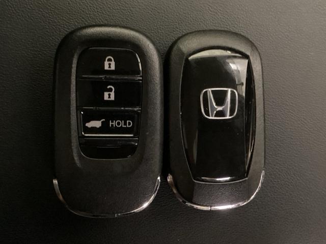 ヴェゼル ｅ：ＨＥＶＺ　光触媒抗菌消臭施工済　ドラレコ前後　障害物センサー　ナビ　シートヒーター　ＥＴＣ　衝突回避支援ブレーキ機能　スマキ　Ｐトランク　フルオートエアコン　Ｄレコ　エアバッグ　両席エアバック　Ｒカメ　ソナー（16枚目）