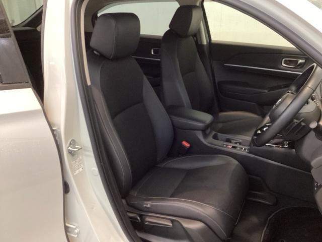 ヴェゼル ｅ：ＨＥＶＺ　光触媒抗菌消臭施工済　ドラレコ前後　障害物センサー　ナビ　シートヒーター　ＥＴＣ　衝突回避支援ブレーキ機能　スマキ　Ｐトランク　フルオートエアコン　Ｄレコ　エアバッグ　両席エアバック　Ｒカメ　ソナー（22枚目）