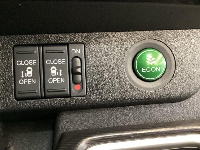 ステップワゴンスパーダ e:HEVスパーダGホンダセンシング 光触媒抗菌消臭施工済 エンジンスターター ナビ ETC ウォークスルー LEDライト ドライブレコーダ セキュリティアラーム 横滑り防止装置 クルーズコントロール Bカメラ USB接続 フルセグ(15枚目)