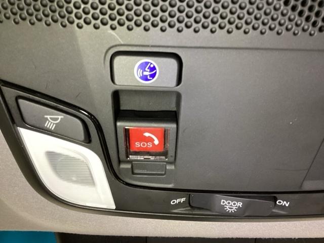 フィット ｅ：ＨＥＶホーム　光触媒抗菌消臭施工済　障害物センサー　ナビ　ＥＴＣ　前後誤発進抑制機能　クリソナ　助手席エアバッグ　運転席エアバッグ　アイドリングストップ　ＬＥＤライト　ＵＳＢ接続　バックカメラ　ＡＢＳ　フルセグＴＶ（6枚目）