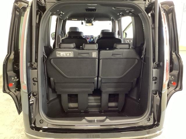 �g�����N�̏��͒ꂪ�[���傫�Ȏ��[�X�y�[�X������A�R��ڃV�[�g�͂����Ɏ��[�ł���悤�ɂȂ��Ă��܂��B�J�������L���ו��̐ς݉��낵�����₷�����ԂƂȂ��Ă���܂��B