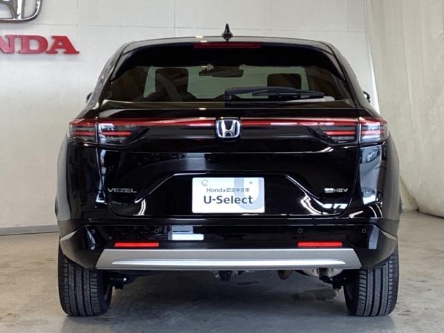 ヴェゼル ｅ：ＨＥＶＺ　中古スタッドレスタイヤ、純正メモリーナビ、ドライブレコーダー前後装着＋ＥＴＣ付　当社デモカー　盗難防止装置　１オーナー　ドラレコ付き　Ｒカメラ　フルセグテレビ　スマ－トキ－　ＥＴＣ車載器　Ｐセンサー（4枚目）