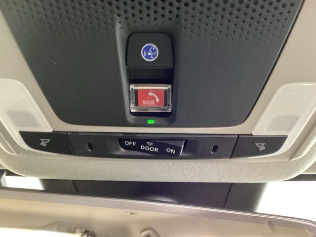 ヴェゼル ｅ：ＨＥＶＺ　中古スタッドレスタイヤ、純正メモリーナビ、ドライブレコーダー前後装着＋ＥＴＣ付　当社デモカー　盗難防止装置　１オーナー　ドラレコ付き　Ｒカメラ　フルセグテレビ　スマ－トキ－　ＥＴＣ車載器　Ｐセンサー（6枚目）