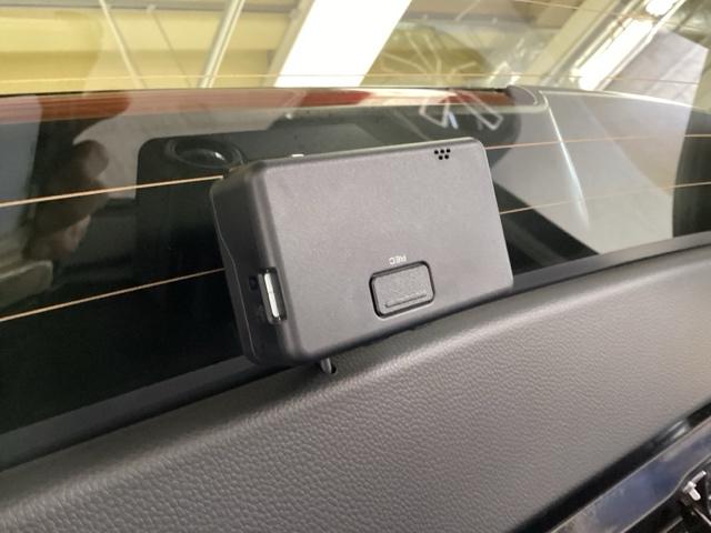 ヴェゼル ｅ：ＨＥＶＺ　中古スタッドレスタイヤ、純正メモリーナビ、ドライブレコーダー前後装着＋ＥＴＣ付　当社デモカー　盗難防止装置　１オーナー　ドラレコ付き　Ｒカメラ　フルセグテレビ　スマ－トキ－　ＥＴＣ車載器　Ｐセンサー（19枚目）