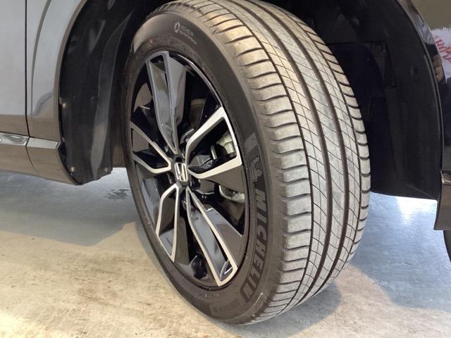 ヴェゼル ｅ：ＨＥＶＺ　中古スタッドレスタイヤ、純正メモリーナビ、ドライブレコーダー前後装着＋ＥＴＣ付　当社デモカー　盗難防止装置　１オーナー　ドラレコ付き　Ｒカメラ　フルセグテレビ　スマ－トキ－　ＥＴＣ車載器　Ｐセンサー（28枚目）