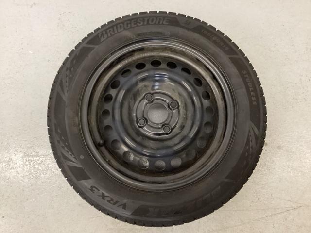 フィット ｅ：ＨＥＶホーム　中古スタッドレスタイヤ、純正メモリーナビ、ドライブレコーダー前後装着＋ＥＴＣ２．０付　当社デモカー　前後誤発進抑制機能　クリソナ　助手席エアバッグ　運転席エアバッグ　１オナ　アイドリングストップ（3枚目）