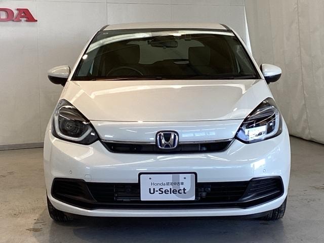 フィット ｅ：ＨＥＶホーム　中古スタッドレスタイヤ、純正メモリーナビ、ドライブレコーダー前後装着＋ＥＴＣ２．０付　当社デモカー　前後誤発進抑制機能　クリソナ　助手席エアバッグ　運転席エアバッグ　１オナ　アイドリングストップ（4枚目）