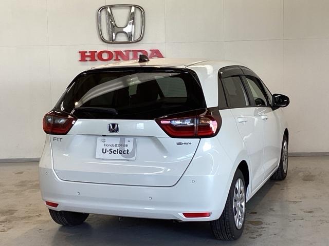 フィット ｅ：ＨＥＶホーム　中古スタッドレスタイヤ、純正メモリーナビ、ドライブレコーダー前後装着＋ＥＴＣ２．０付　当社デモカー　前後誤発進抑制機能　クリソナ　助手席エアバッグ　運転席エアバッグ　１オナ　アイドリングストップ（5枚目）