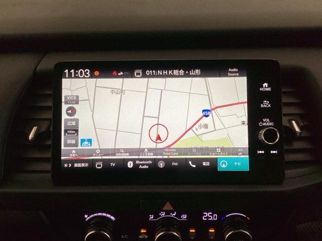 フィット ｅ：ＨＥＶホーム　中古スタッドレスタイヤ、純正メモリーナビ、ドライブレコーダー前後装着＋ＥＴＣ２．０付　当社デモカー　前後誤発進抑制機能　クリソナ　助手席エアバッグ　運転席エアバッグ　１オナ　アイドリングストップ（9枚目）