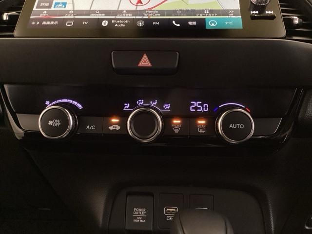 フィット ｅ：ＨＥＶホーム　中古スタッドレスタイヤ、純正メモリーナビ、ドライブレコーダー前後装着＋ＥＴＣ２．０付　当社デモカー　前後誤発進抑制機能　クリソナ　助手席エアバッグ　運転席エアバッグ　１オナ　アイドリングストップ（13枚目）