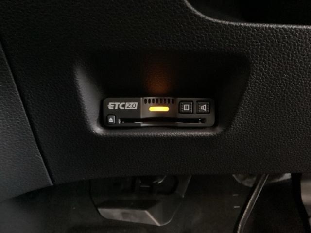 フィット ｅ：ＨＥＶホーム　中古スタッドレスタイヤ、純正メモリーナビ、ドライブレコーダー前後装着＋ＥＴＣ２．０付　当社デモカー　前後誤発進抑制機能　クリソナ　助手席エアバッグ　運転席エアバッグ　１オナ　アイドリングストップ（17枚目）