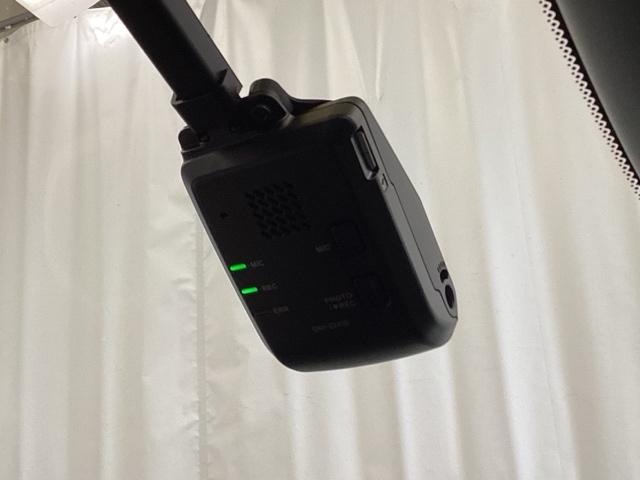 フィット ｅ：ＨＥＶホーム　中古スタッドレスタイヤ、純正メモリーナビ、ドライブレコーダー前後装着＋ＥＴＣ２．０付　当社デモカー　前後誤発進抑制機能　クリソナ　助手席エアバッグ　運転席エアバッグ　１オナ　アイドリングストップ（18枚目）