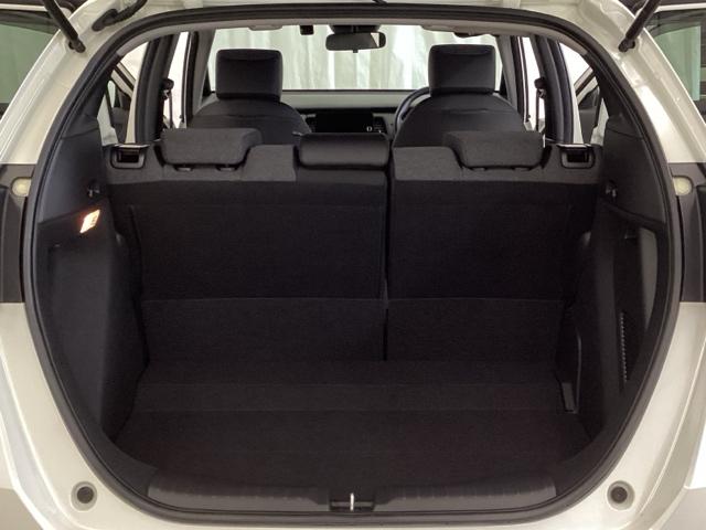 フィット ｅ：ＨＥＶホーム　中古スタッドレスタイヤ、純正メモリーナビ、ドライブレコーダー前後装着＋ＥＴＣ２．０付　当社デモカー　前後誤発進抑制機能　クリソナ　助手席エアバッグ　運転席エアバッグ　１オナ　アイドリングストップ（23枚目）