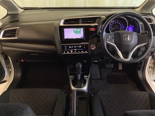 フィット １３Ｇ・Ｆパッケージ　光触媒抗菌消臭施工済　ナビ　ＥＴＣ　ワンセグＴＶ　エコアイドル　キーレスエントリー　スマートキーシステム　横滑り防止　バックモニター　盗難防止システム　マニュアルエアコン　４ＷＤ　パワーウィンドウ（5枚目）