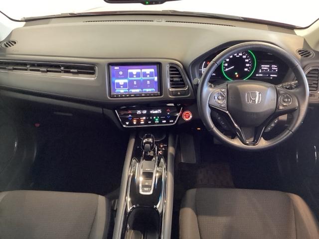 ヴェゼル ハイブリッドＸ・ホンダセンシング　光触媒抗菌消臭施工済　ドラレコ前後　ナビ　ＥＴＣ　ＭＴモード　地デジ　Ａクルーズ　Ｂモニ　スマキー　オートエアコン　ＶＳＡ　ＬＥＤヘッドライト　カーテンエアバッグ　ドライブレコーダー装着車　ＡＢＳ（5枚目）