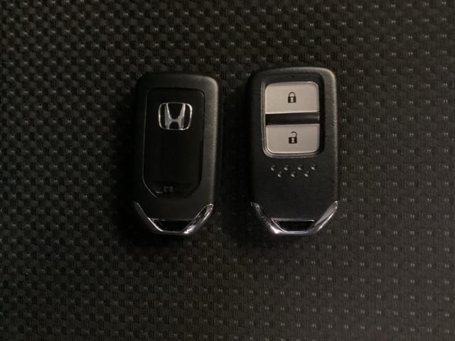 ヴェゼル ハイブリッドＸ・ホンダセンシング　光触媒抗菌消臭施工済　ドラレコ前後　ナビ　ＥＴＣ　ＭＴモード　地デジ　Ａクルーズ　Ｂモニ　スマキー　オートエアコン　ＶＳＡ　ＬＥＤヘッドライト　カーテンエアバッグ　ドライブレコーダー装着車　ＡＢＳ（15枚目）